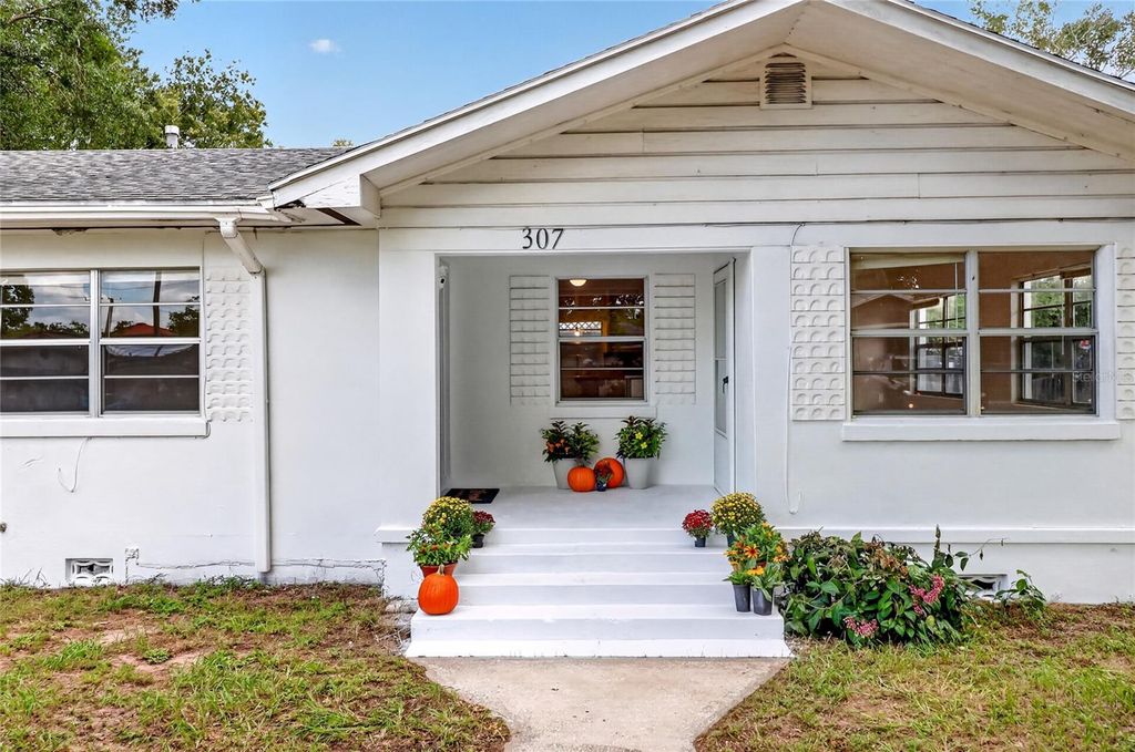 Image 4 of property listing at 307 STEEDLY AVENUE, Lake Wales, FL 33853