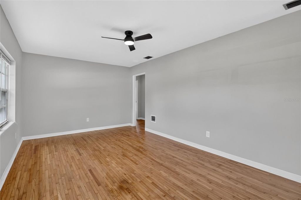 Image 9 of property listing at 307 STEEDLY AVENUE, Lake Wales, FL 33853