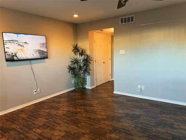 1529 Wirt Road 27, Houston, TX 77055