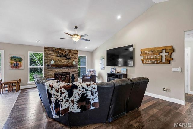 31 Pine Lake Drive, Troy, MO 63379