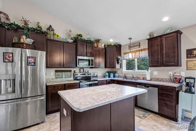 31 Pine Lake Drive, Troy, MO 63379
