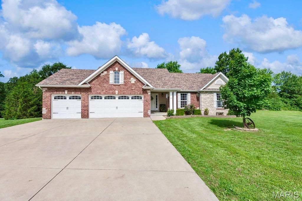 31 Pine Lake Drive, Troy, MO 63379