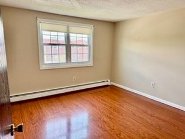 305 Pine St 12, Lowell, MA 01851