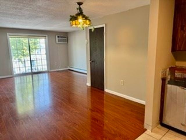 305 Pine St 12, Lowell, MA 01851