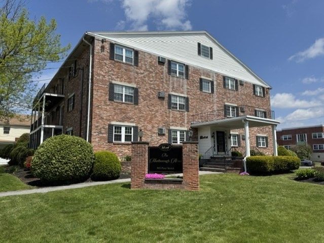 305 Pine St 12, Lowell, MA 01851