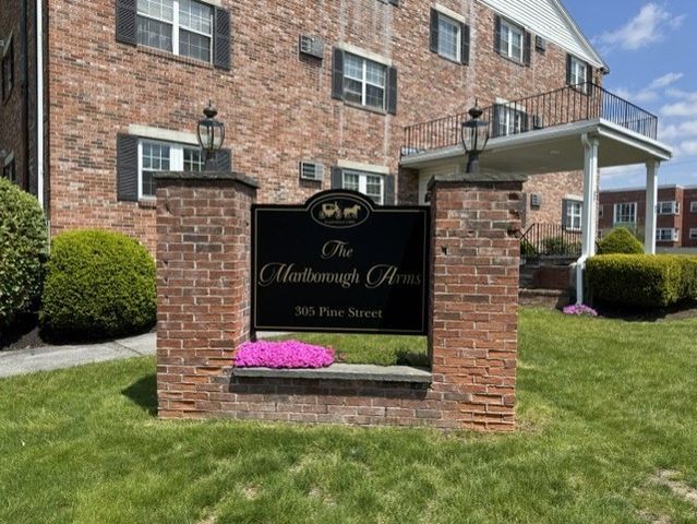305 Pine St 12, Lowell, MA 01851