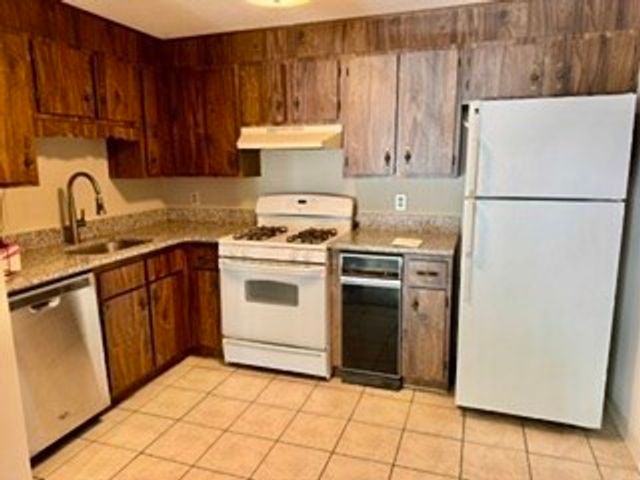 305 Pine St 12, Lowell, MA 01851