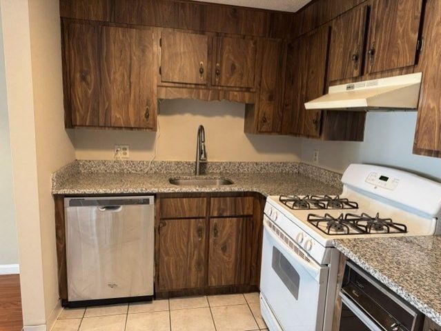 305 Pine St 12, Lowell, MA 01851