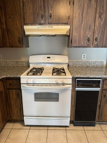 305 Pine St 12, Lowell, MA 01851
