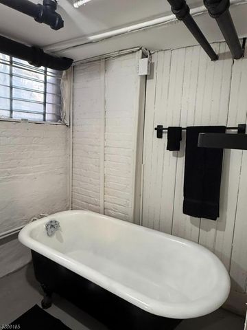 70 Girard Pl, Newark City, NJ 07108