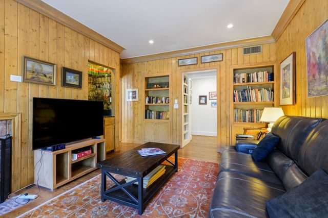 35 Tiel Way, Houston, TX 77019