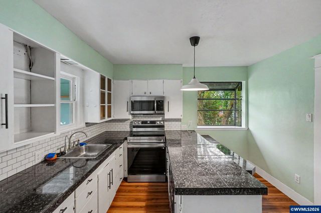 301 Orchard St, Silverton, OR 97381
