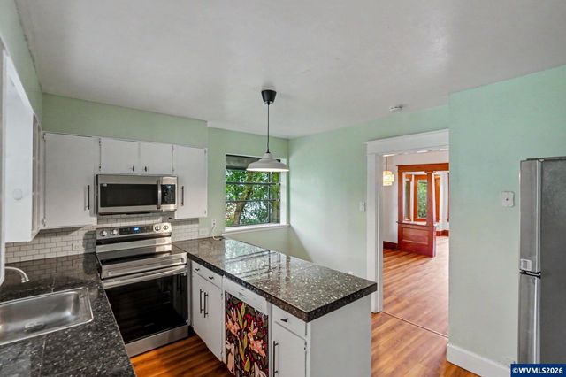 301 Orchard St, Silverton, OR 97381