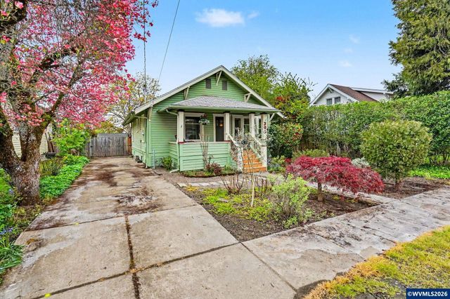 301 Orchard St, Silverton, OR 97381