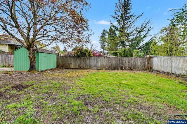 301 Orchard St, Silverton, OR 97381