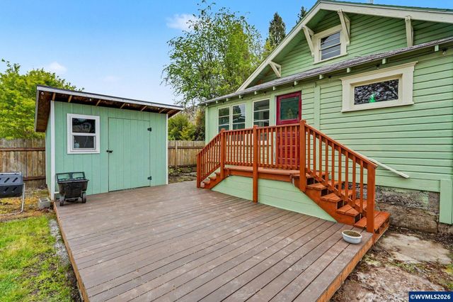 301 Orchard St, Silverton, OR 97381