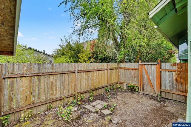 301 Orchard St, Silverton, OR 97381