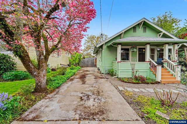 301 Orchard St, Silverton, OR 97381