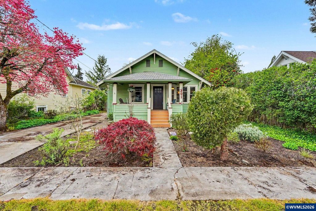 301 Orchard St, Silverton, OR 97381