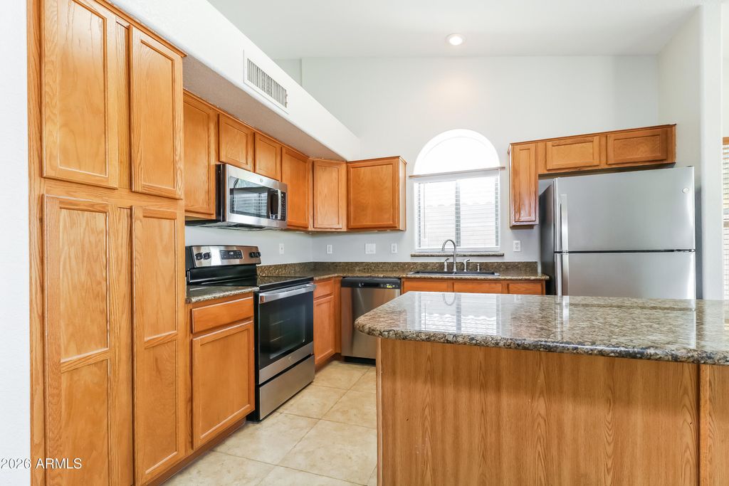 12735 W EDGEMONT Avenue, Avondale, AZ 85392 — photo 2