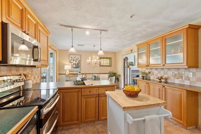 13 Groton Shirley Rd, Ayer, MA 01432