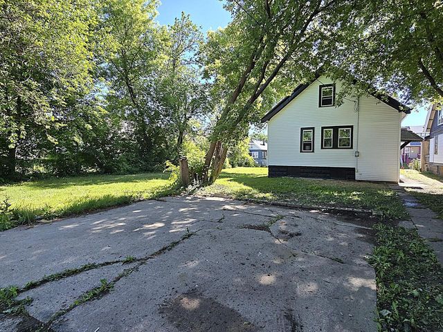 3353 N 27th STREET, Milwaukee, WI 53216