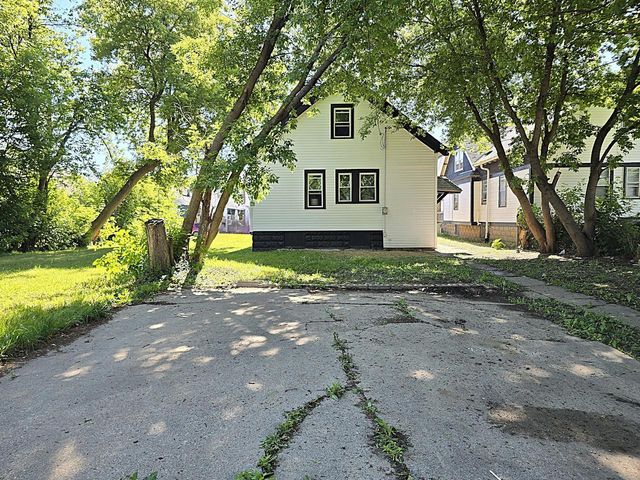 3353 N 27th STREET, Milwaukee, WI 53216