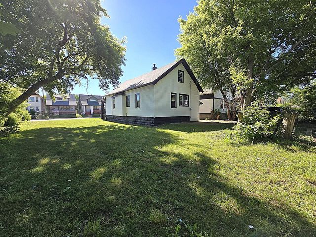 3353 N 27th STREET, Milwaukee, WI 53216