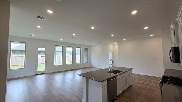 8223 Holly Blue Drive, Rosharon, TX 77583