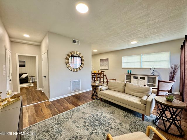 5414 PLAYA Way, Jacksonville, FL 32211