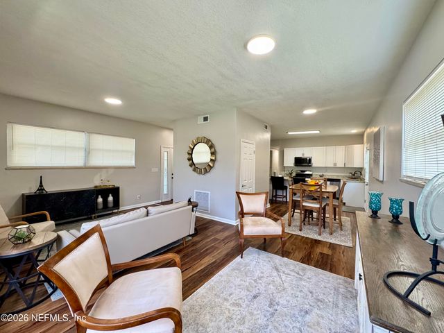 5414 PLAYA Way, Jacksonville, FL 32211