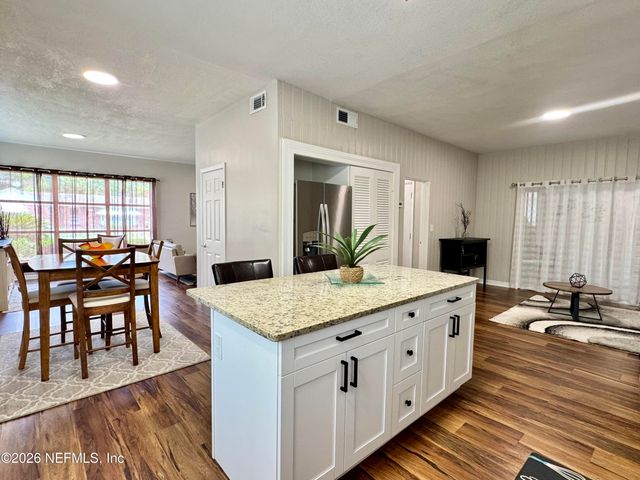 5414 PLAYA Way, Jacksonville, FL 32211