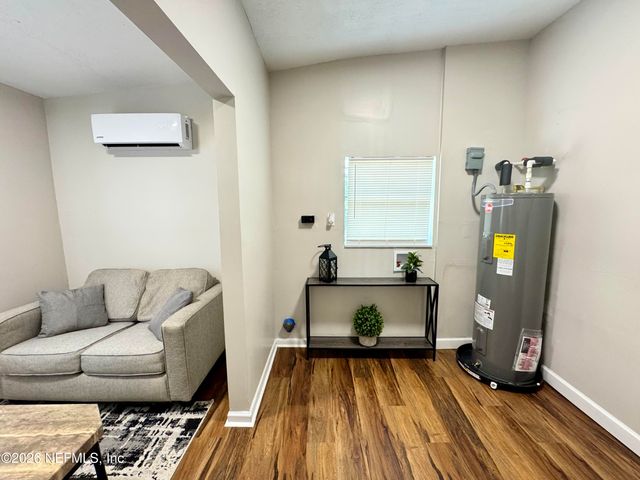 5414 PLAYA Way, Jacksonville, FL 32211
