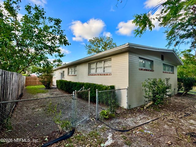 5414 PLAYA Way, Jacksonville, FL 32211