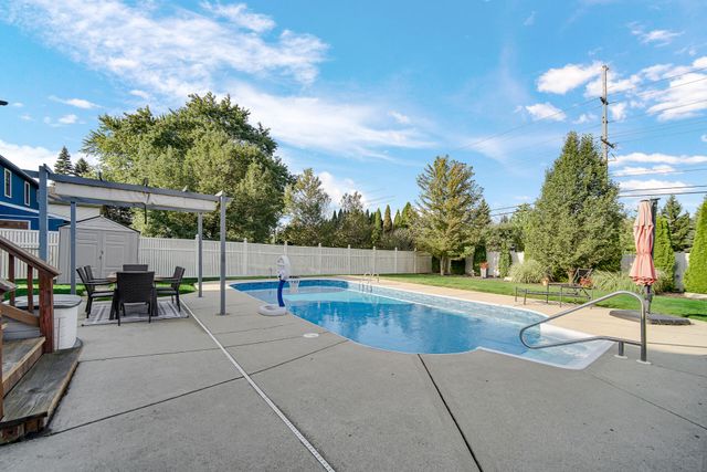 9926 Wildrose Lane, Munster, IN 46321