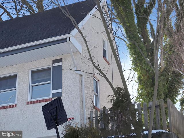 1316 BULLENS LN, Woodlyn, PA 19094