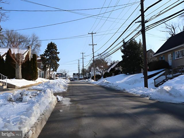 1316 BULLENS LN, Woodlyn, PA 19094