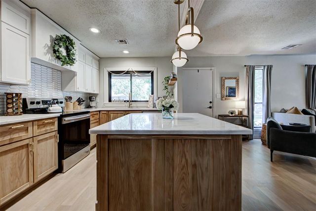 2520 Huntleigh Drive, Oklahoma City, OK 73120
