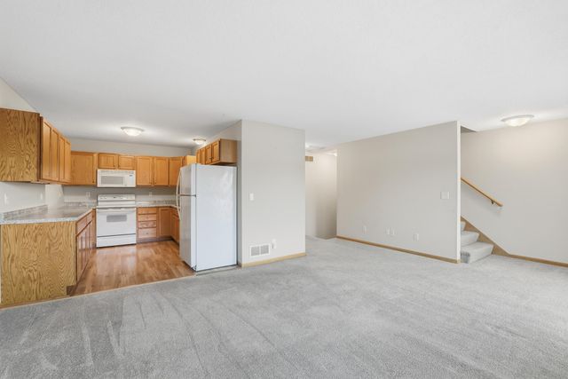 2525 Cobble Hill Court J, Woodbury, MN 55125