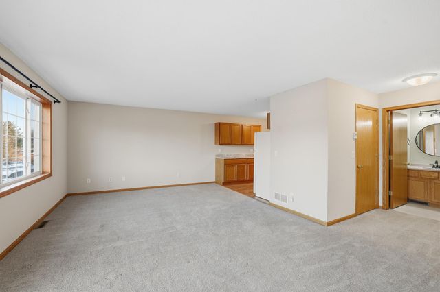 2525 Cobble Hill Court J, Woodbury, MN 55125