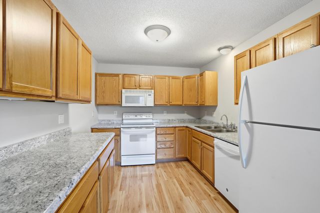 2525 Cobble Hill Court J, Woodbury, MN 55125