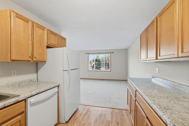 2525 Cobble Hill Court J, Woodbury, MN 55125