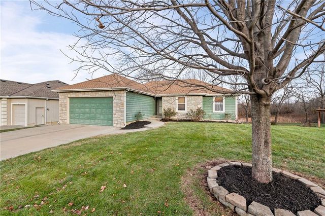 4923 Parkway Drive, Leavenworth, KS 66048