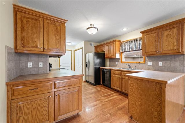 4923 Parkway Drive, Leavenworth, KS 66048