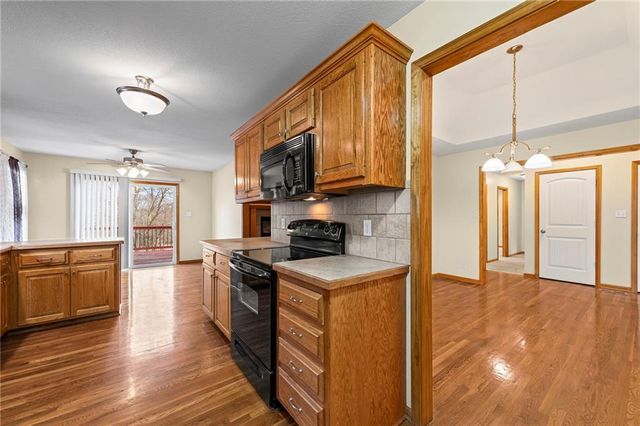 4923 Parkway Drive, Leavenworth, KS 66048