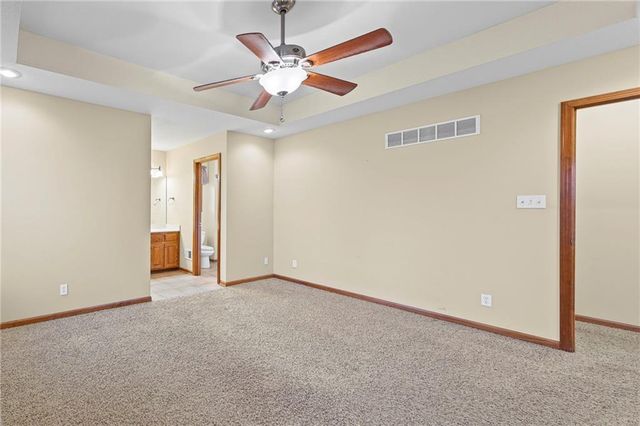 4923 Parkway Drive, Leavenworth, KS 66048