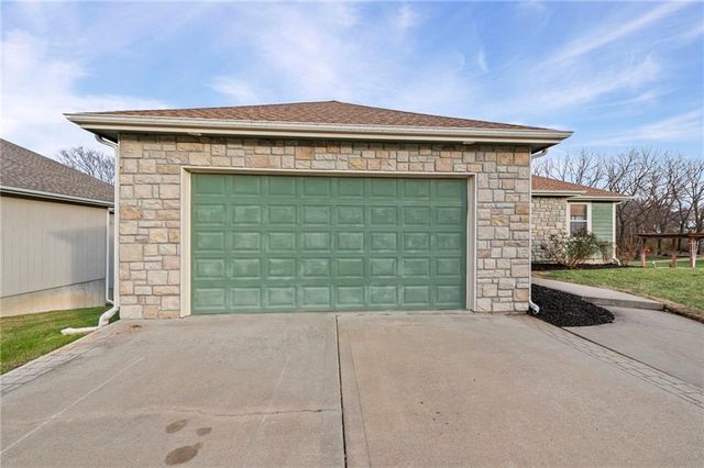 4923 Parkway Drive, Leavenworth, KS 66048