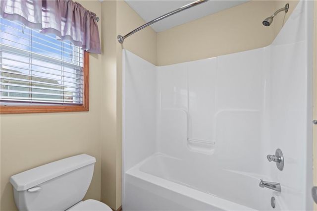 4923 Parkway Drive, Leavenworth, KS 66048