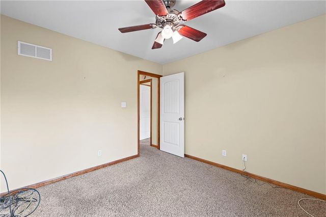 4923 Parkway Drive, Leavenworth, KS 66048