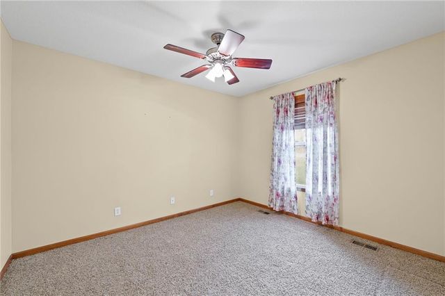 4923 Parkway Drive, Leavenworth, KS 66048